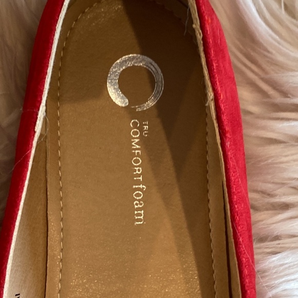 Journee Collection Tannya Ruched Red Ballet Flat Size 9 NWT - Picture 8 of 13